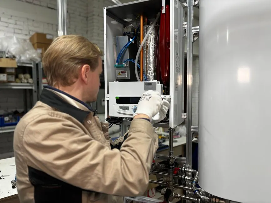 Experienced emergency plumber professionals at work