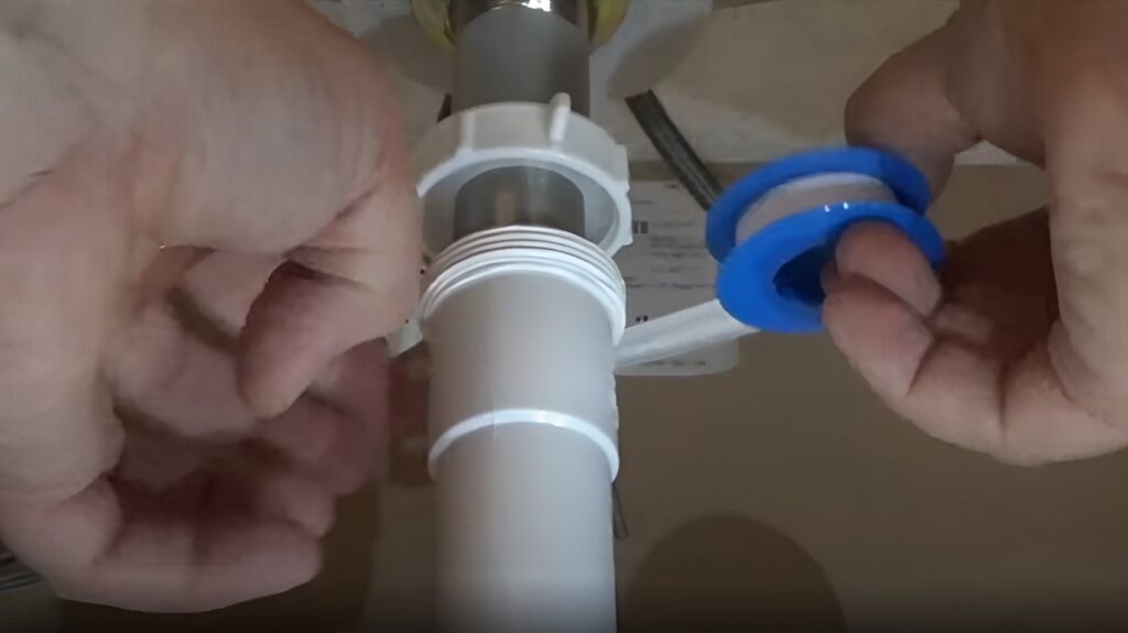 The Complete Guide to Attaching a Drain to a Sink: Kitchen and Bathroom Installation 3 Attaching a Drain to a Sink